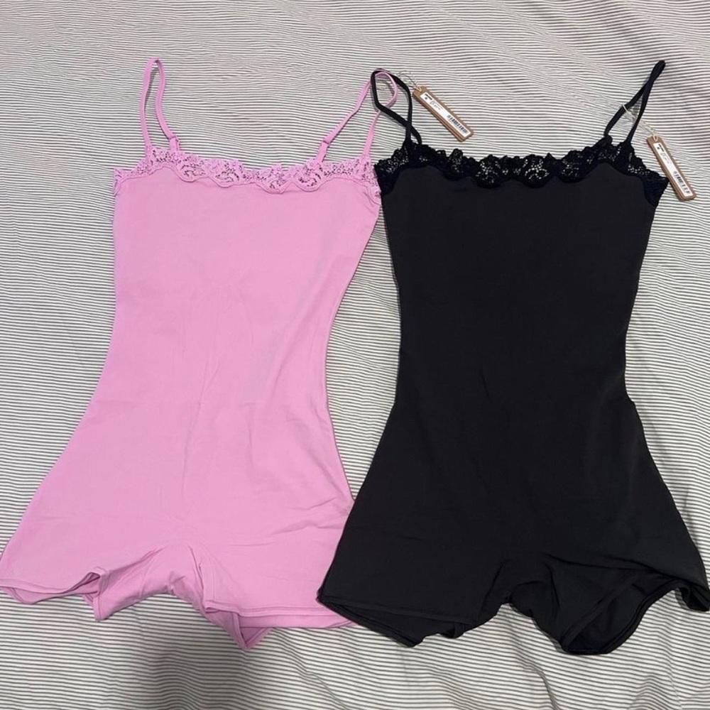 SKIMS Fits Everybody Lace Onesie